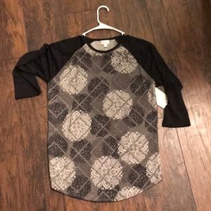 LuLaRoe Randy tee.